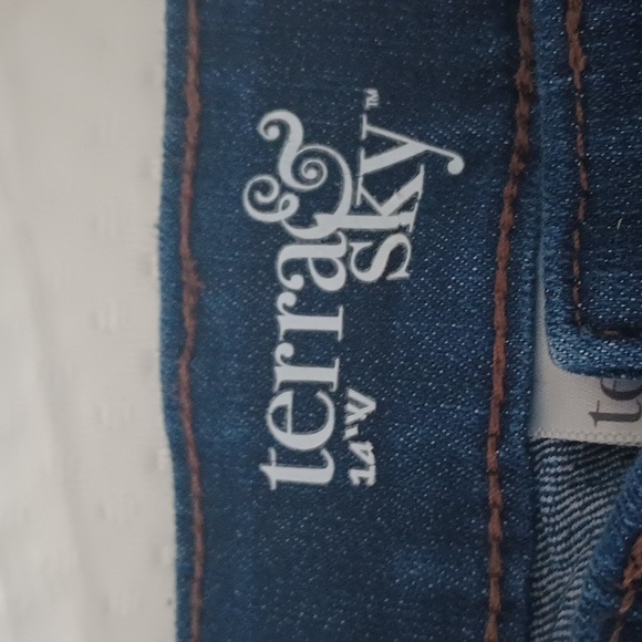 Terra and sky Capri jeans - Picture 2 of 3